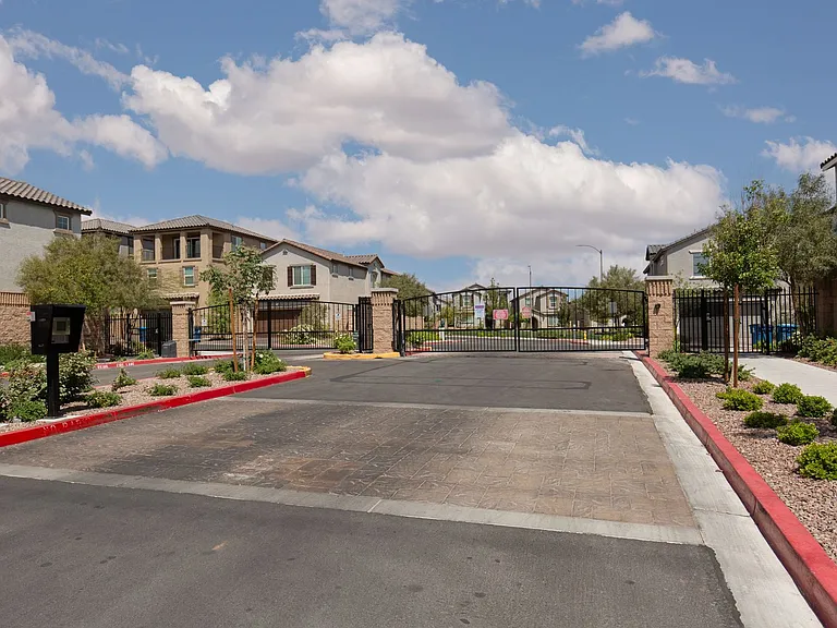 8045 Skye Foxx St — Photo 35