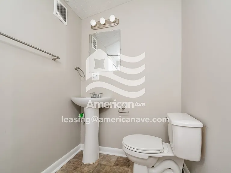 1523753_008_wm_-_main_bathroom_13403372.jpg