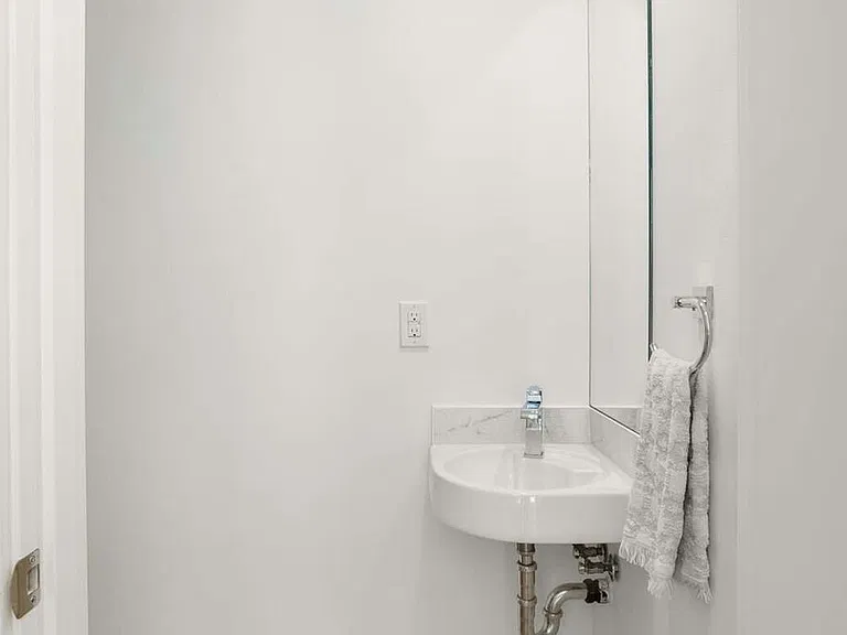 1706 Alki Ave SW — Photo 3