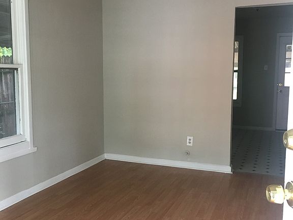 3rd image of 616 S San Dario Ave