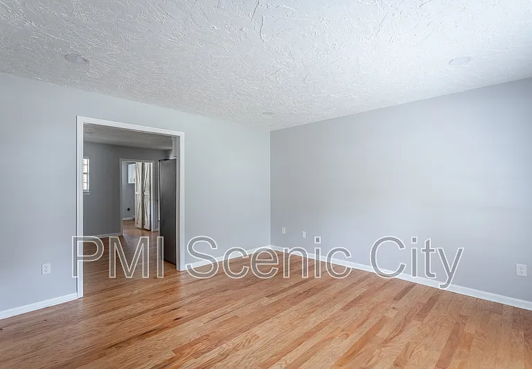 2508 Woodfin Ave — Photo 4