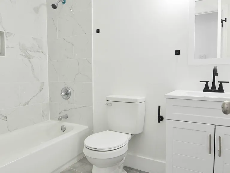 212 W Hanover Ave — Photo 10