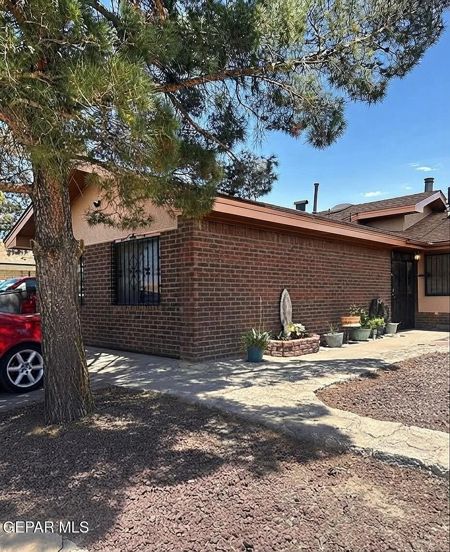 4 bed, 2.0 bath, 1380 sqft, $1,500 — Photo 1