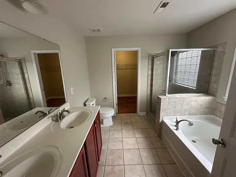 213 Seymour Pl — Photo 16