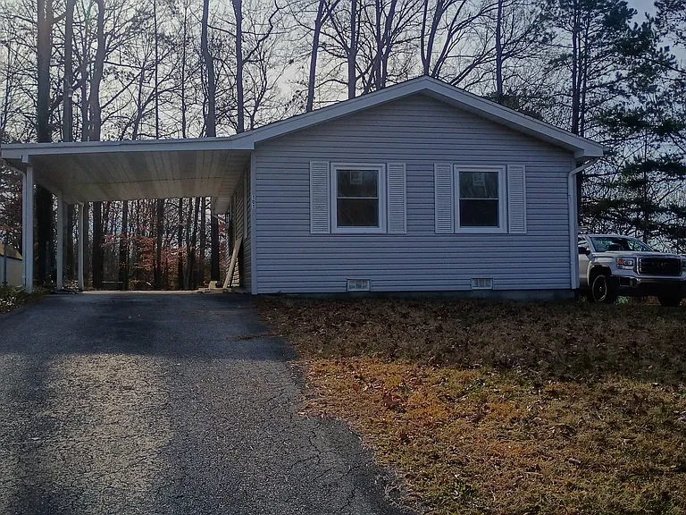 101 Edmonds Dr — Photo 1