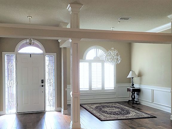 Entry/Dining
