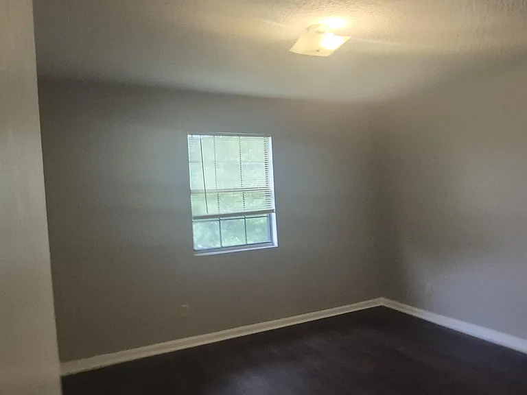 2710 S Taft St — Photo 7