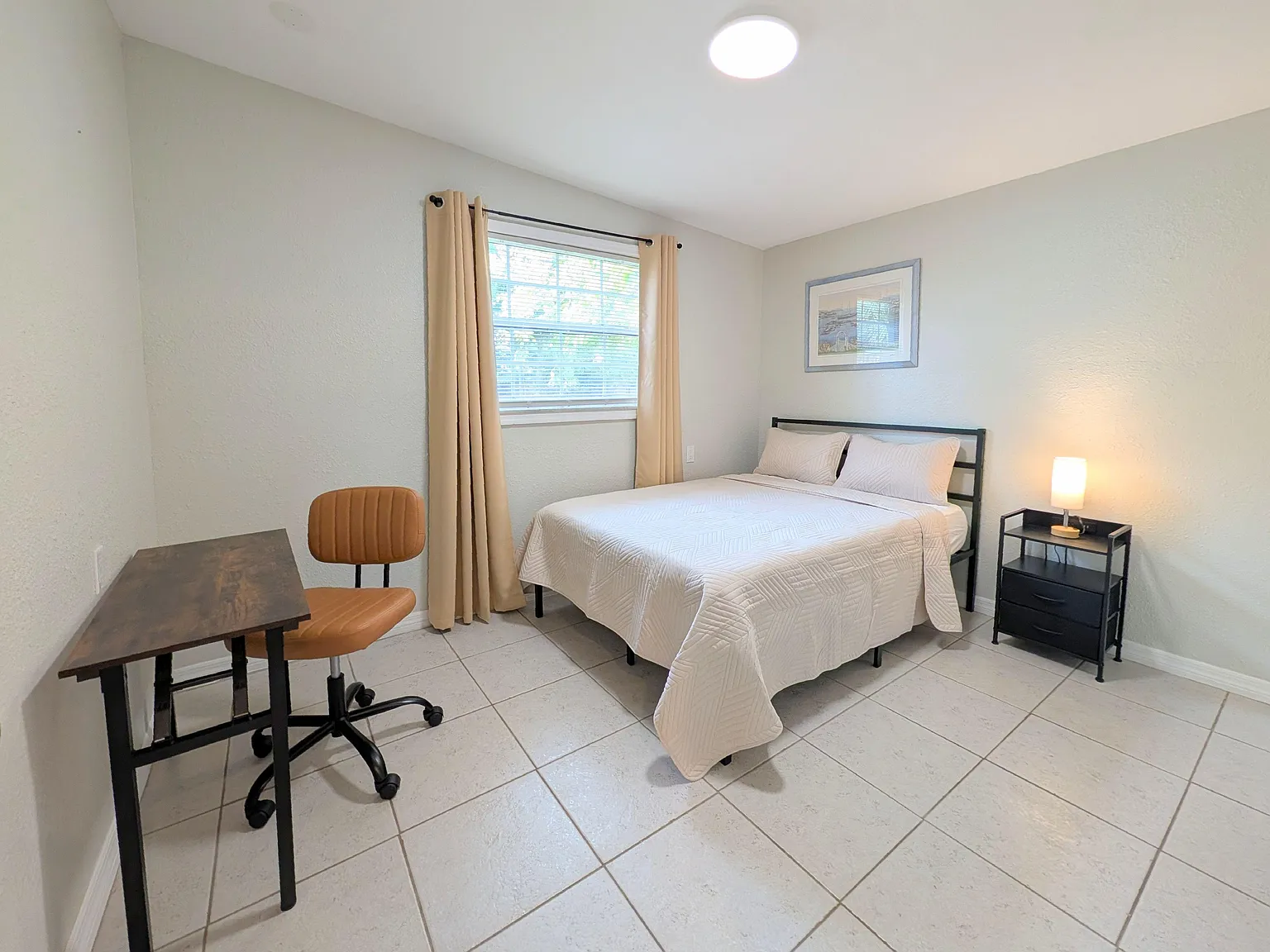 4 bed, 3.0 bath, 1450 sqft, $1,001 — Photo 1