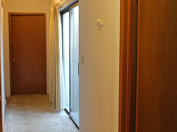 5th image of 523 Columbia St