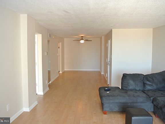 2nd image of 118 Monroe St #806