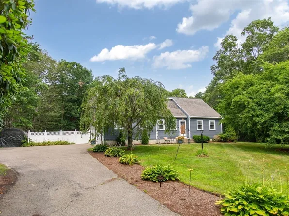 64 Dorothy Dr, Plymouth, MA 02360