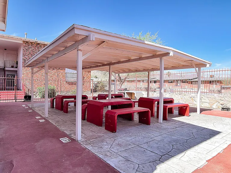 The Arches Apartments — Photo 13