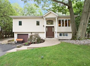 8 Nancy Ln, Spring Valley, NY 10977