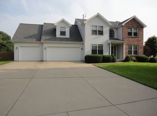 3301 Peppertree Ln, Bloomington, IL