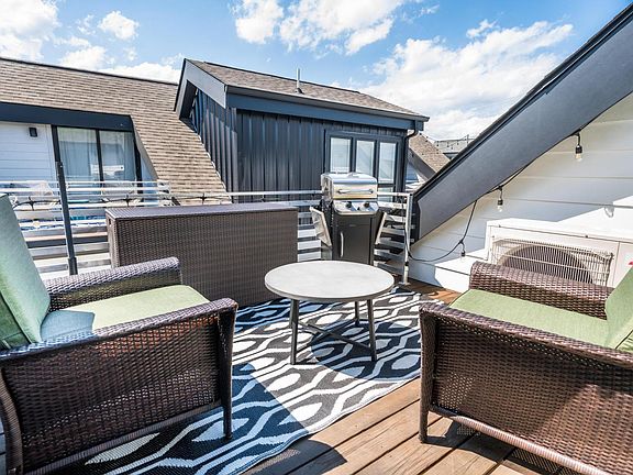3rd image of 1530 Adams St #19