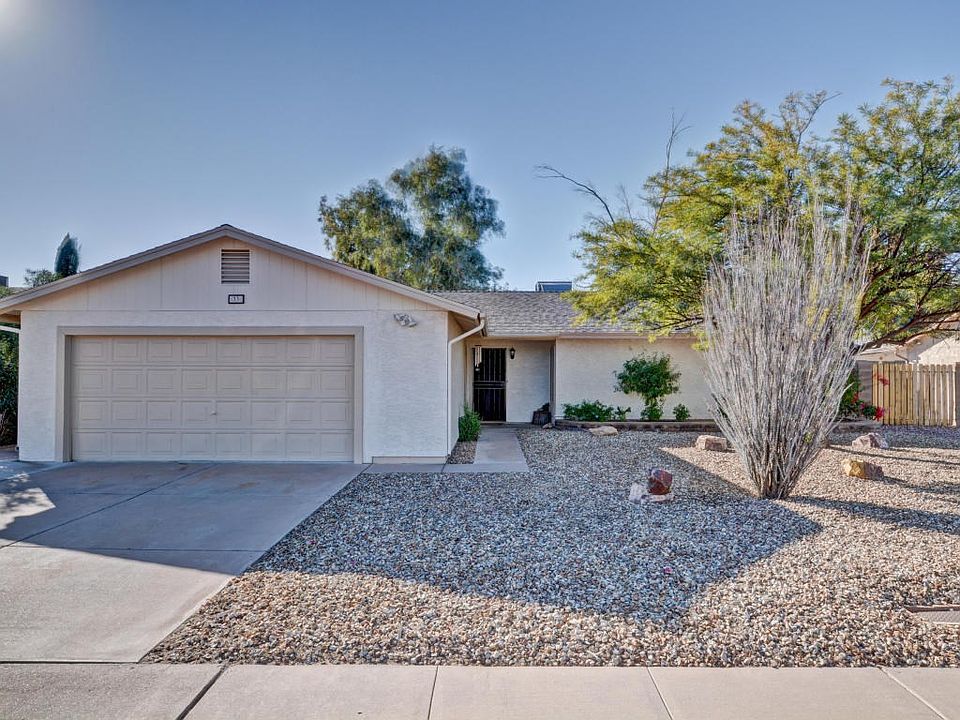 Nicely Landscaped Front Yard