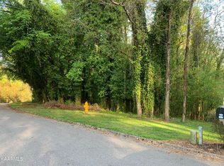 Pine Hill Dr, Knoxville, TN 37932