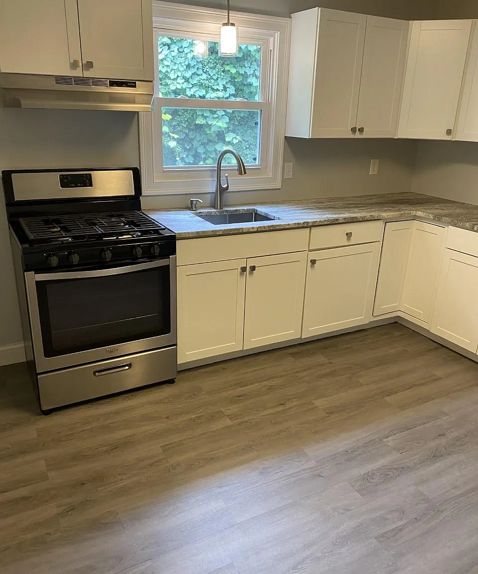 2 bed, 1000 sqft, $2,450 — Photo 2