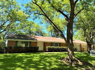 26 Shadowood Ln, Gainesville, TX 76240