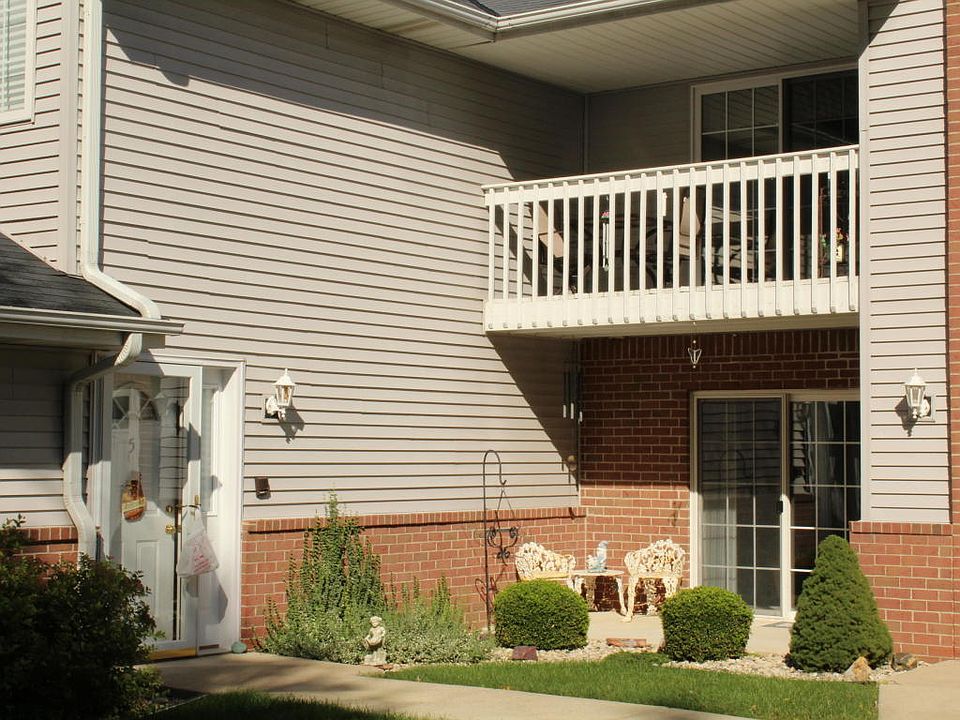 1st image of 1292 Village Centre Dr Unit 5