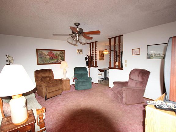 3rd image of 1372 Dexter Dr E