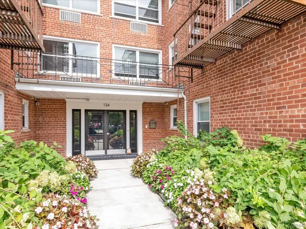 124 S Park Avenue #1-P, Rockville Centre, NY 11570