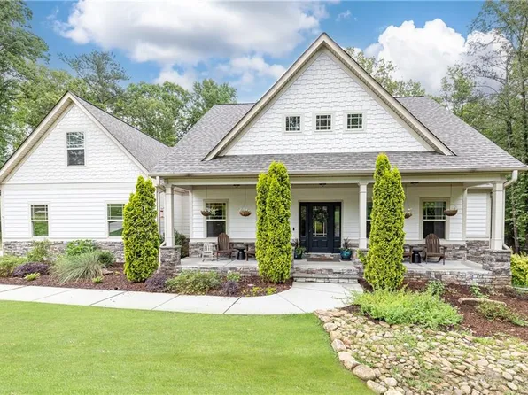 105 Laurel Forest Dr, Tyrone, GA 30290