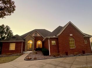 504 Forest Ridge Dr, Tahlequah, OK 74464