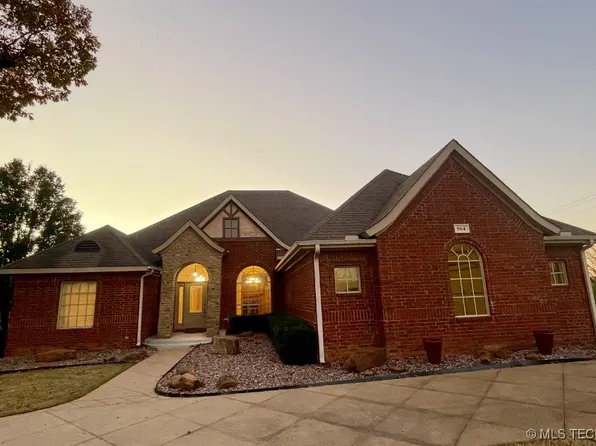 504 Forest Ridge Dr, Tahlequah, OK 74464