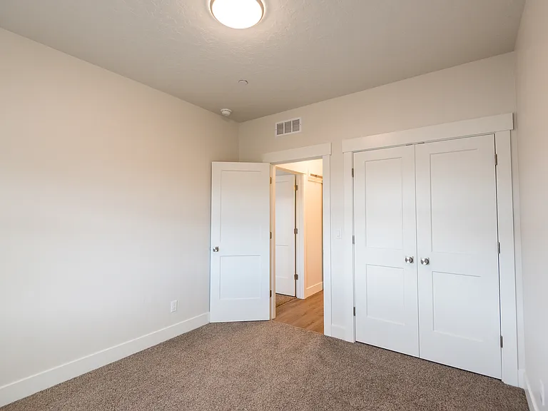 403 Grace Ln — Photo 6
