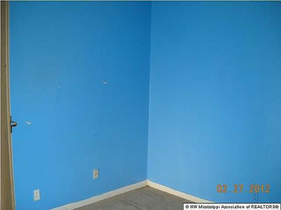 3rd image of 8549 Southaven Cir W