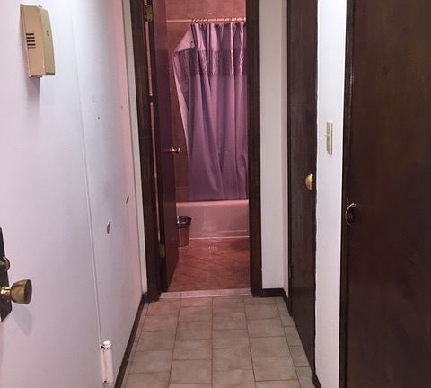 5th image of 51 W 70th St APT 1A