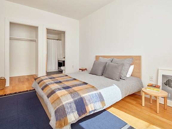 3rd image of 550 W 54th St APT 1113