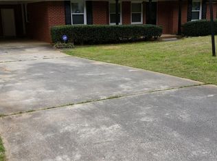 2804 Rainbow Forest Dr, Decatur, GA 30034