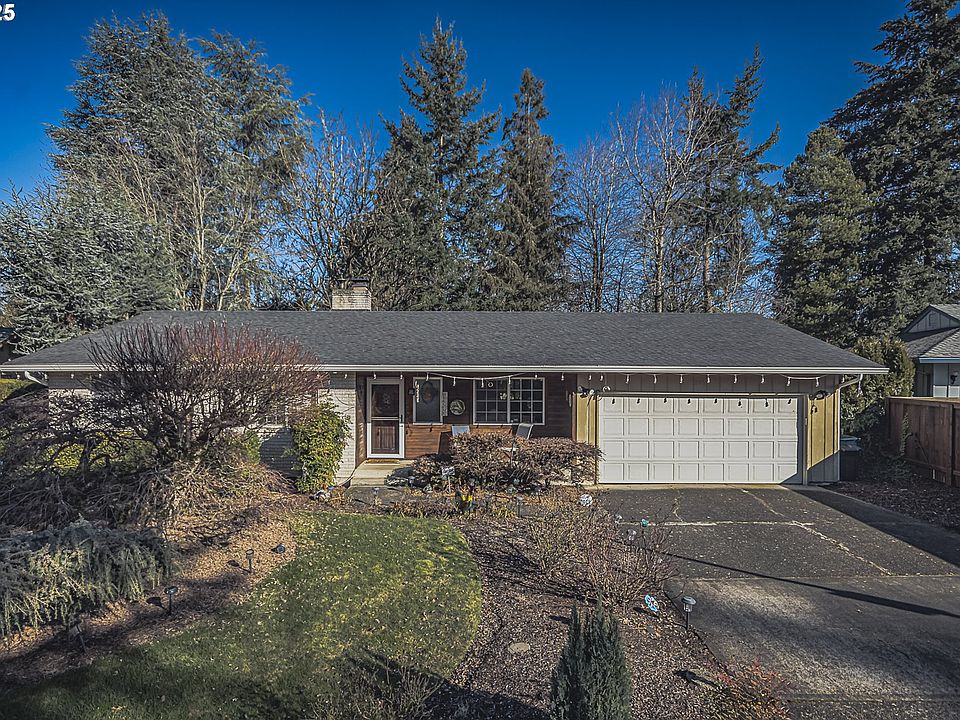 1st image of 520 NW Wildwood Dr