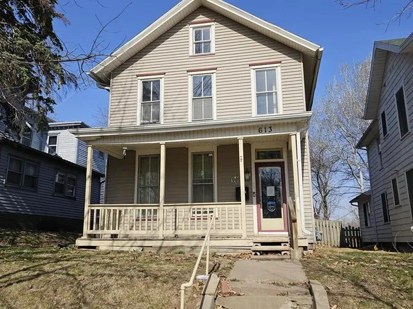 613 W 4th St, Muscatine, IA 52761