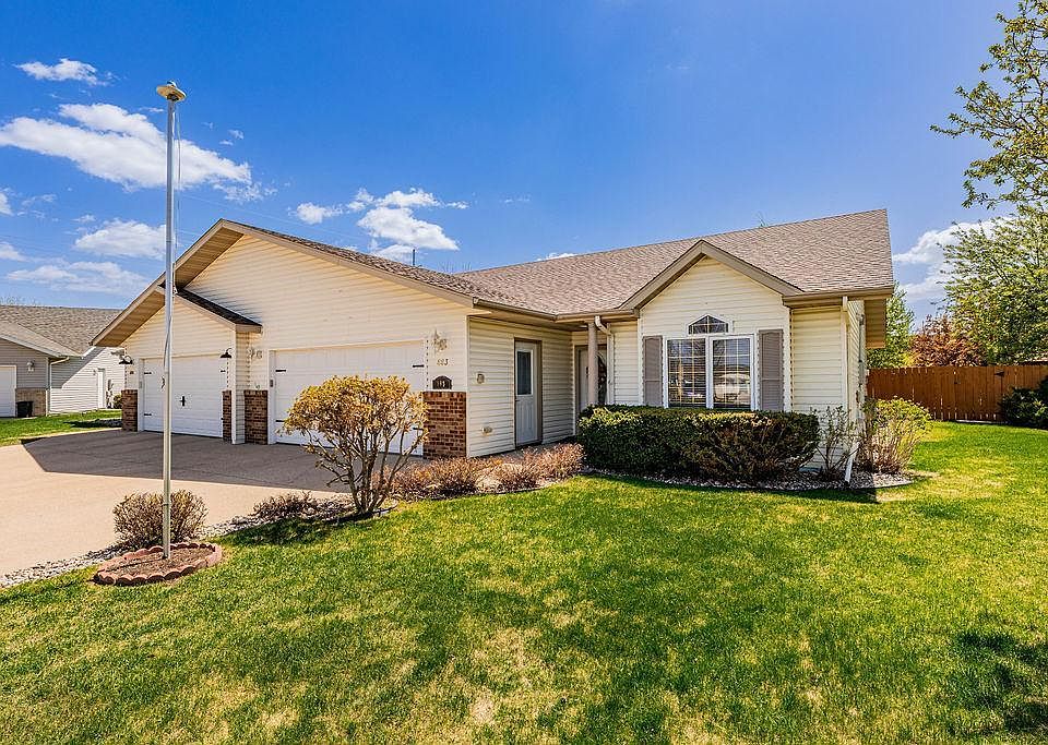 1st image of 883 Lakeridge Pl