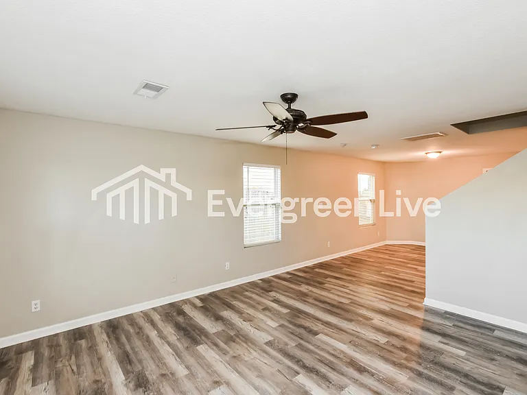122 Cloverbrook Dr — Photo 4