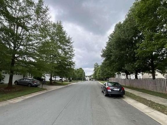 Exterior Neighborhood (street photo)