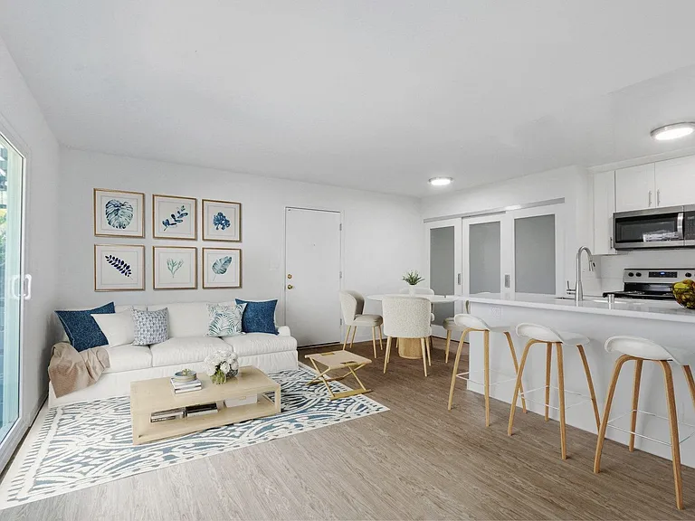 Parkwood Apartments — Photo 14