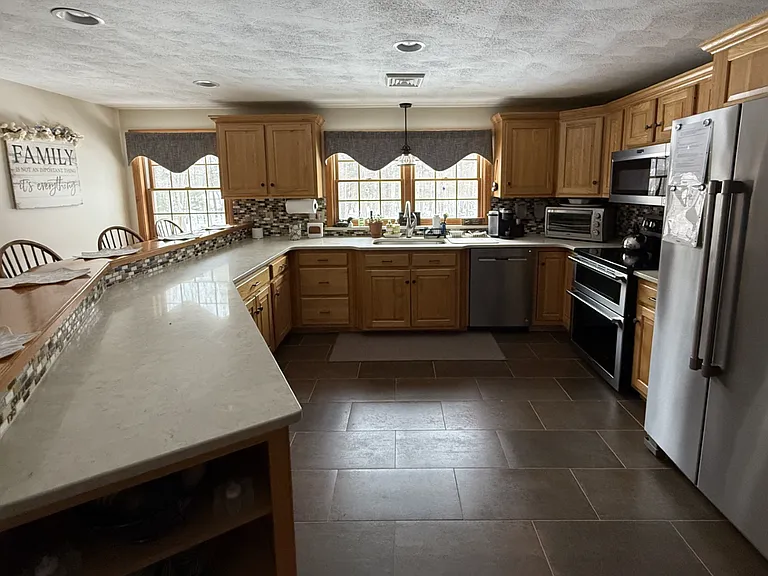 Large fully appliance kitchen and bar area