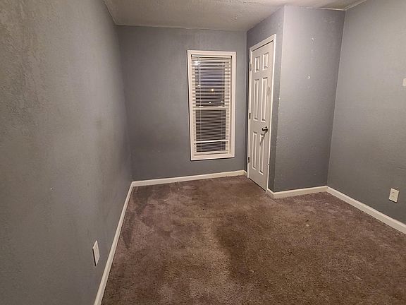 5th image of 2728 Chelsea Ave