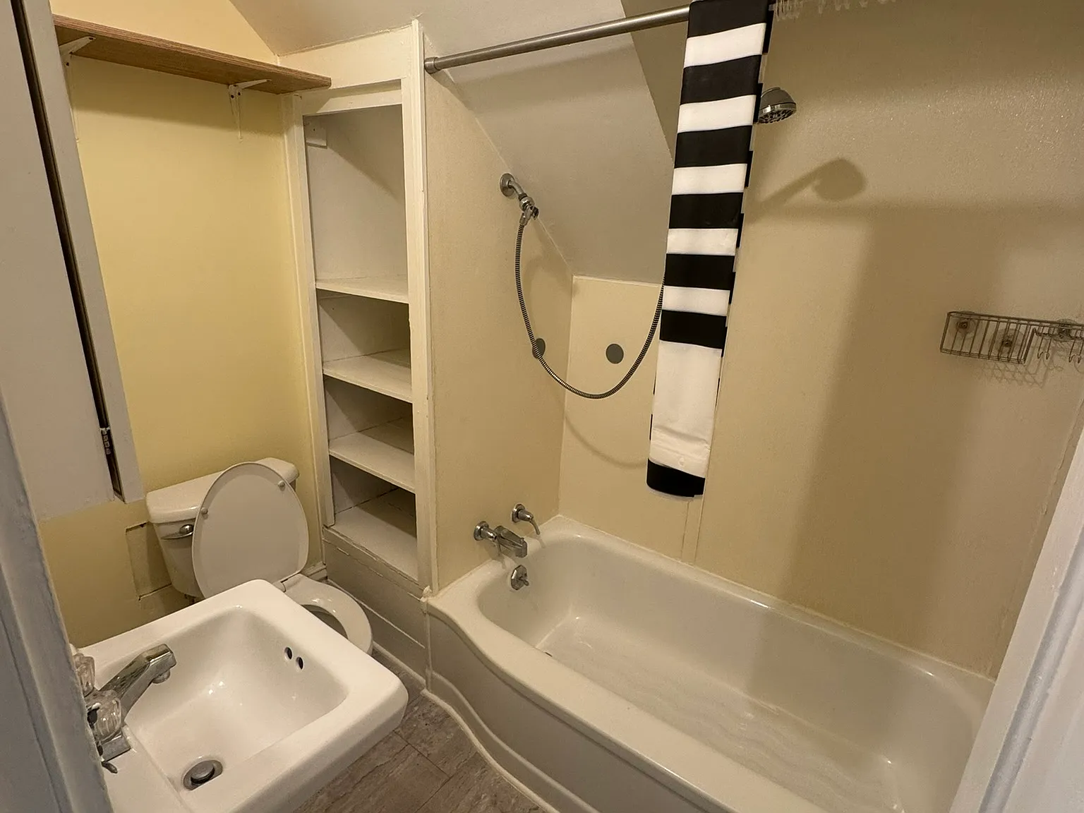 Apartment Rental — Photo 3