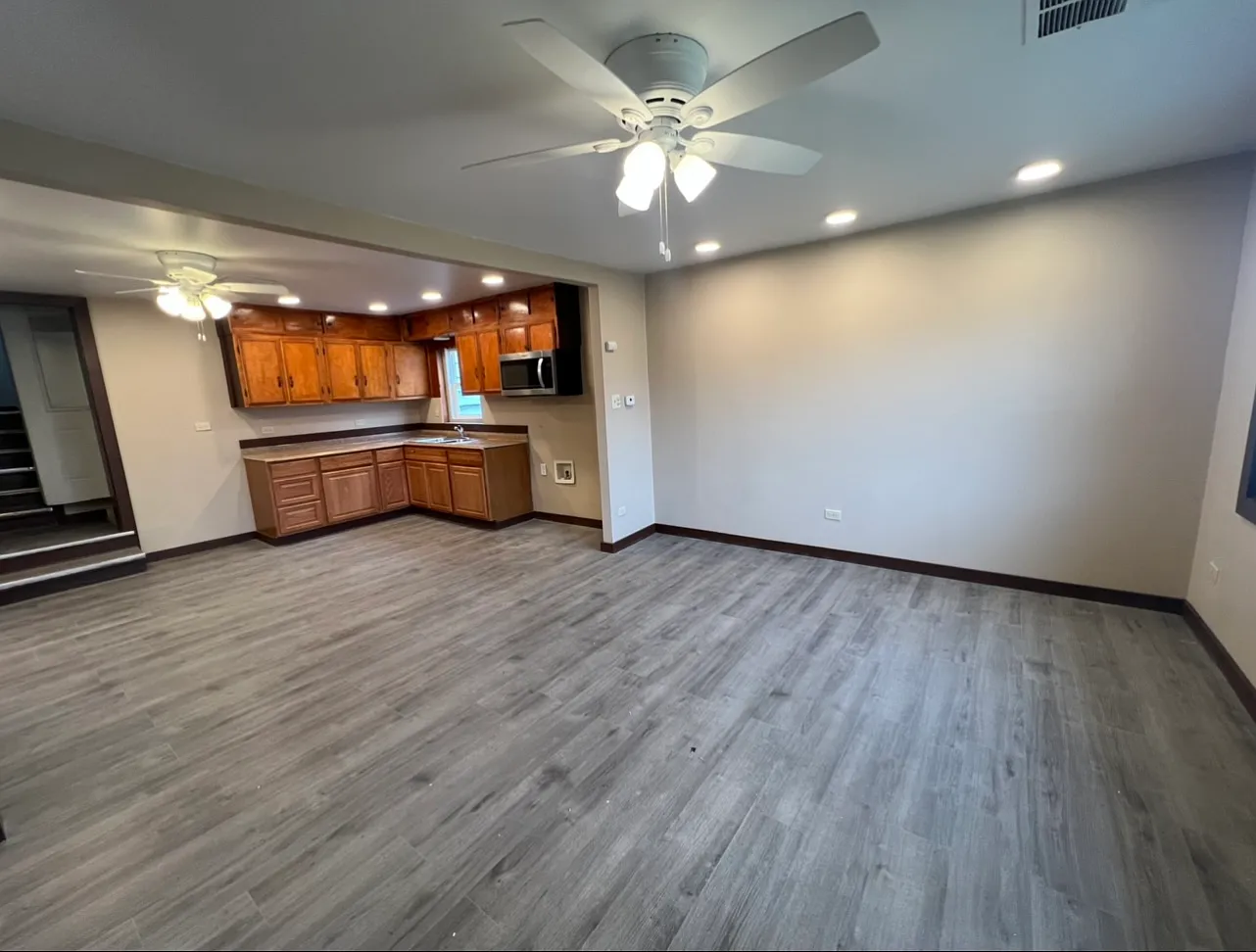 4 bed, 2250 sqft, $1,895 — Photo 3