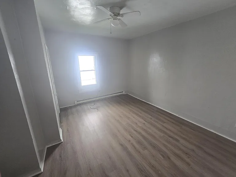 1413 Loudon Ave NW — Photo 2
