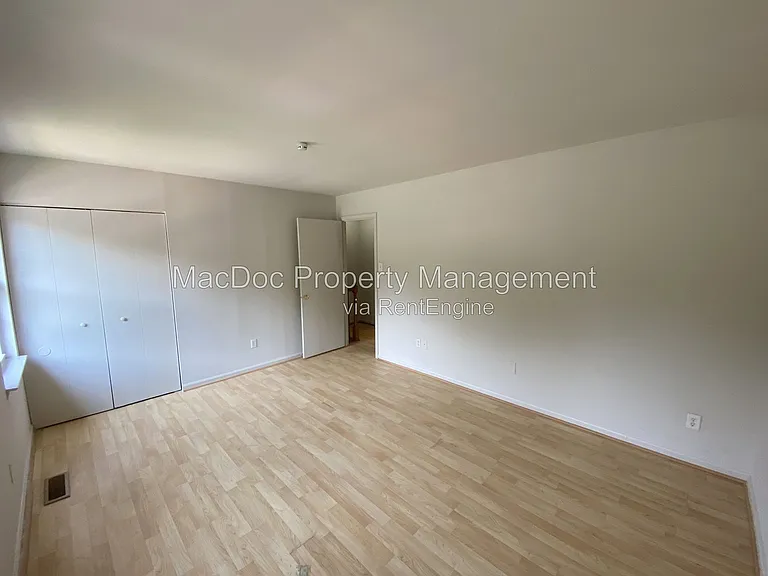 200 Brighton Sq — Photo 15