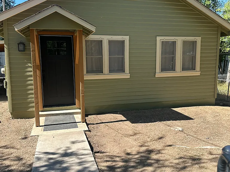 Comfort Ave — Photo 12