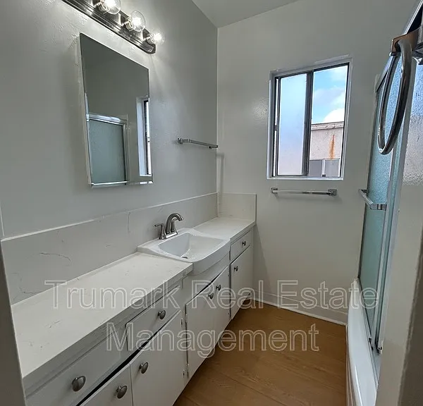 337 E Tujunga Ave #M — Photo 7