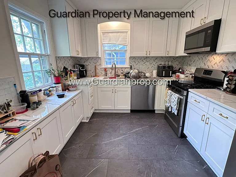 2919 Zarthan Ave S — Photo 2