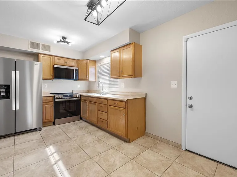 2207 N 9th Ave — Photo 10